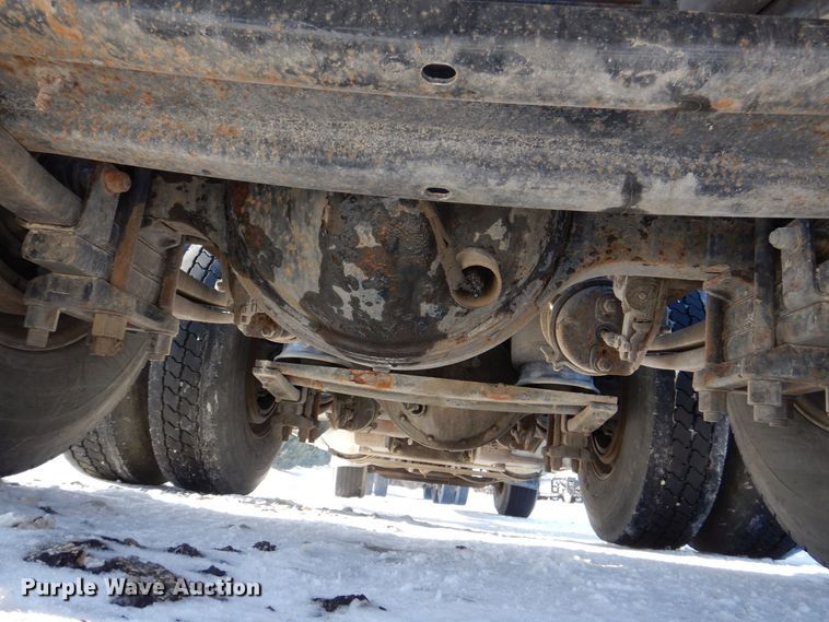 image for item MJ9982 2007 Western Star 4900  semi truck