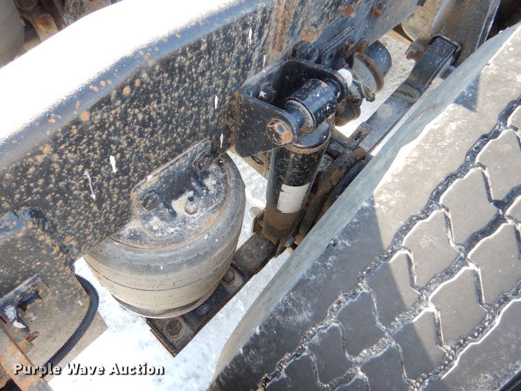 image for item MJ9982 2007 Western Star 4900  semi truck