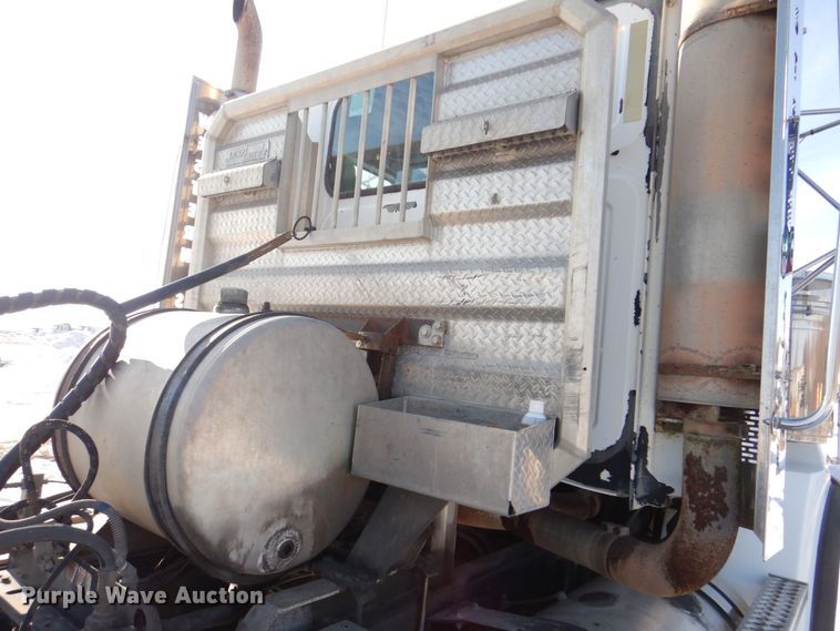 image for item MJ9982 2007 Western Star 4900  semi truck