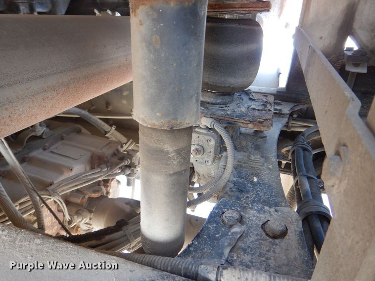 image for item MJ9982 2007 Western Star 4900  semi truck