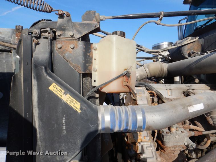 image for item MJ9982 2007 Western Star 4900  semi truck