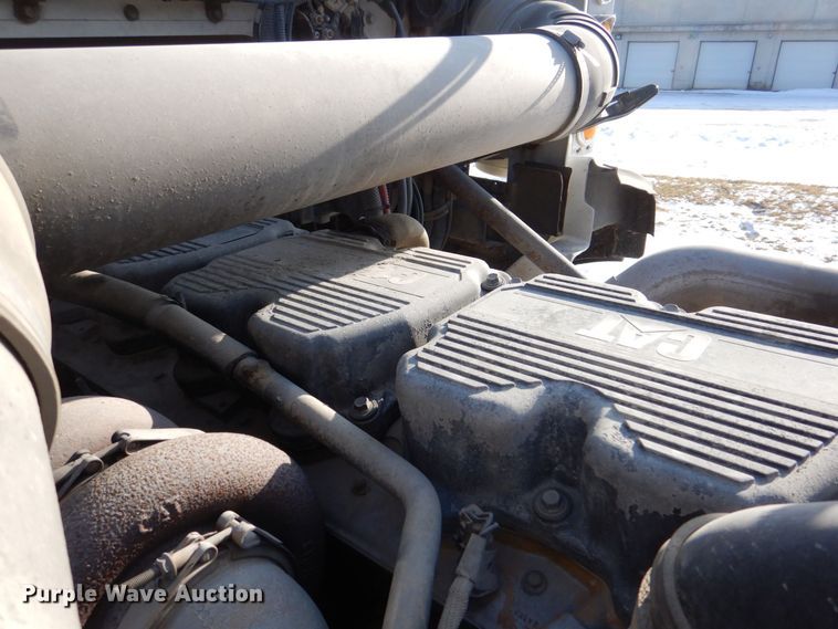 image for item MJ9982 2007 Western Star 4900  semi truck