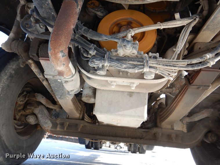 image for item MJ9982 2007 Western Star 4900  semi truck