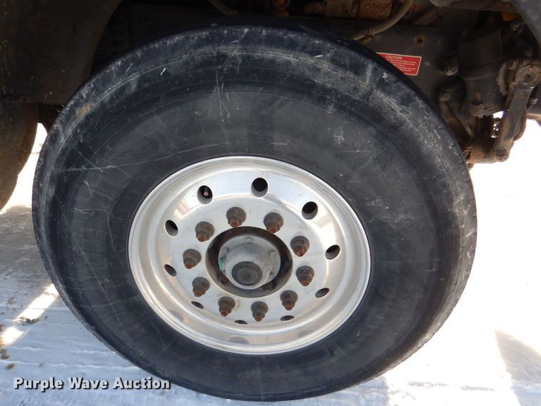 image for item MJ9982 2007 Western Star 4900  semi truck