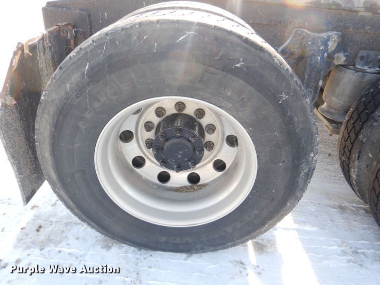 image for item MJ9982 2007 Western Star 4900  semi truck