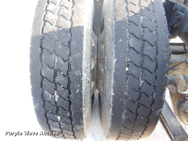 image for item MJ9982 2007 Western Star 4900  semi truck