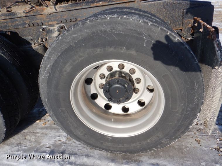 image for item MJ9982 2007 Western Star 4900  semi truck