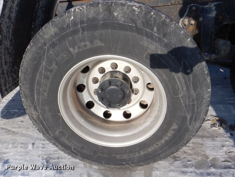 image for item MJ9982 2007 Western Star 4900  semi truck