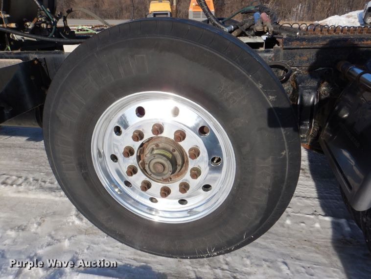 image for item MJ9982 2007 Western Star 4900  semi truck