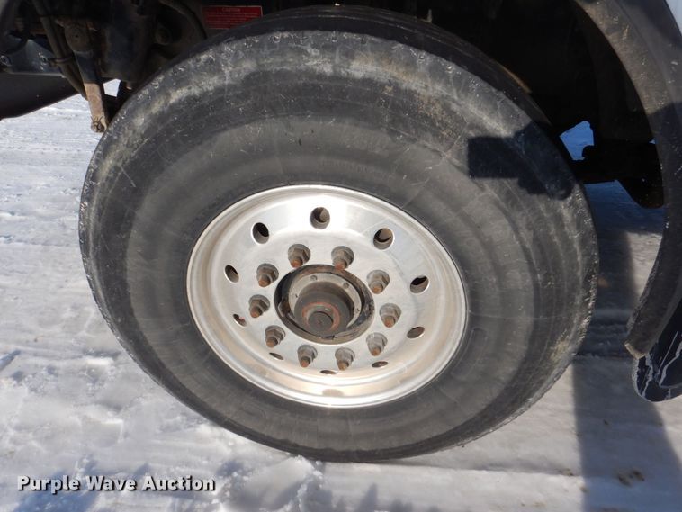 image for item MJ9982 2007 Western Star 4900  semi truck