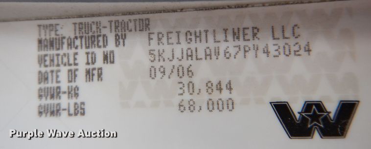 image for item MJ9982 2007 Western Star 4900  semi truck