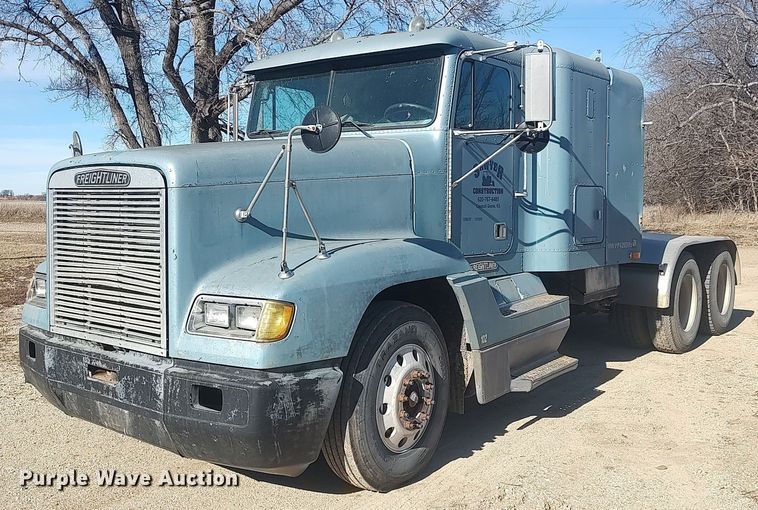 image for item MM9956 1993 Freightliner FLD  semi truck