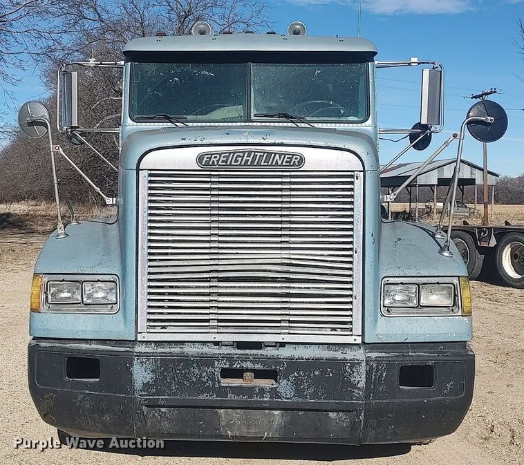 image for item MM9956 1993 Freightliner FLD  semi truck