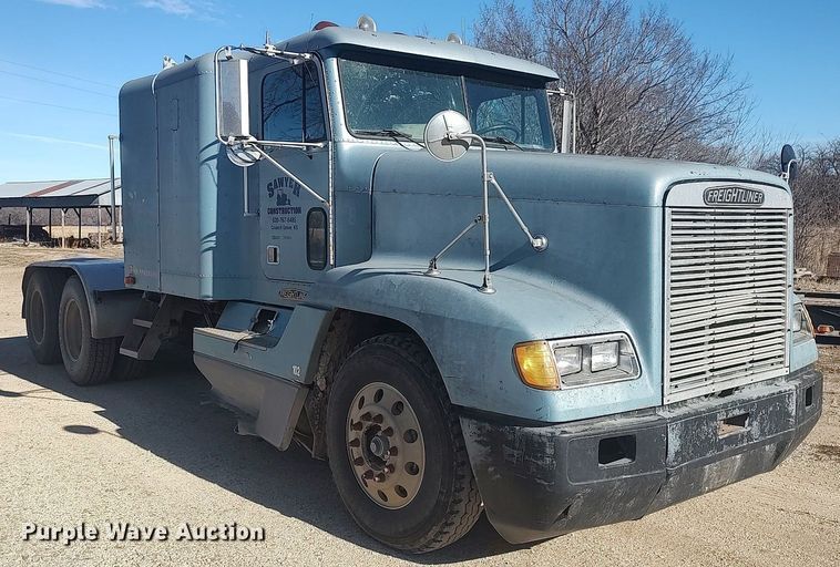 image for item MM9956 1993 Freightliner FLD  semi truck