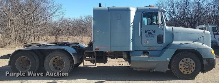image for item MM9956 1993 Freightliner FLD  semi truck