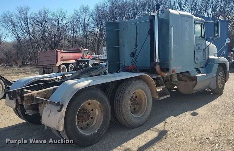 image for item MM9956 1993 Freightliner FLD  semi truck