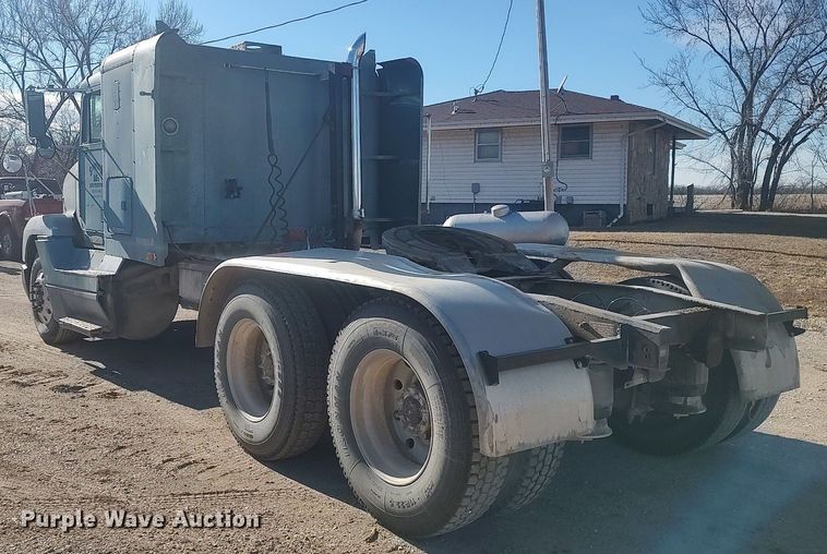 image for item MM9956 1993 Freightliner FLD  semi truck