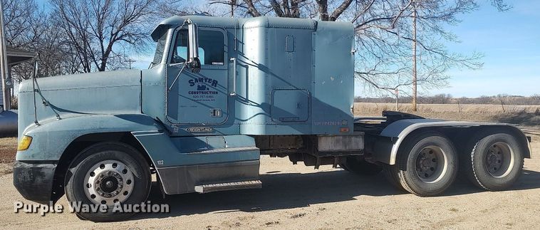 image for item MM9956 1993 Freightliner FLD  semi truck