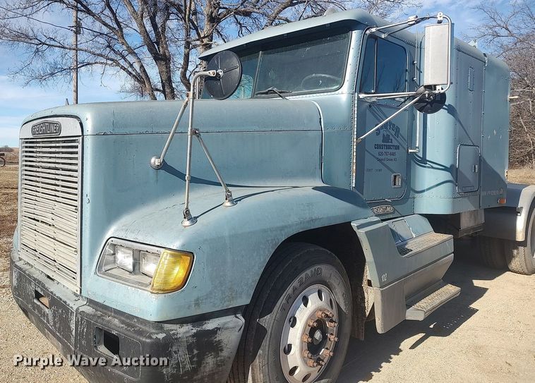 image for item MM9956 1993 Freightliner FLD  semi truck