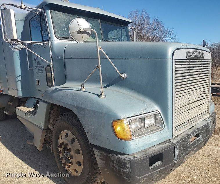 image for item MM9956 1993 Freightliner FLD  semi truck