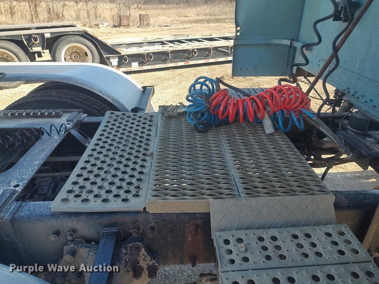 image for item MM9956 1993 Freightliner FLD  semi truck