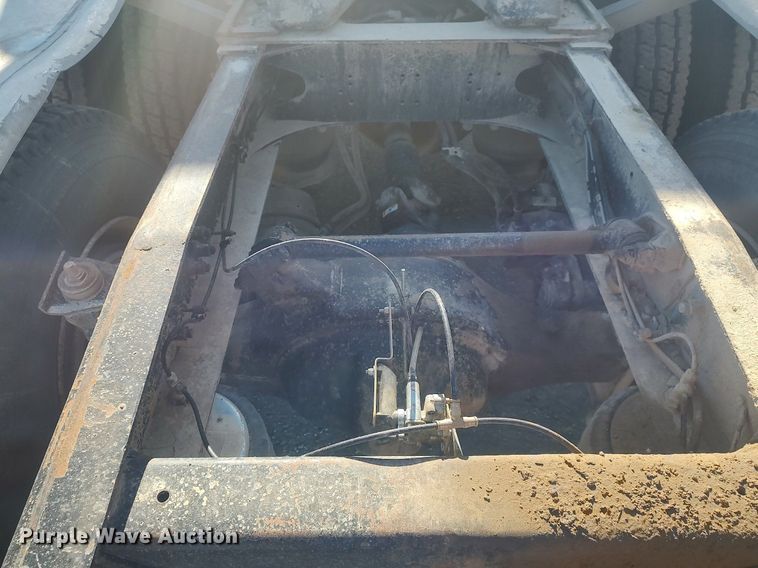 image for item MM9956 1993 Freightliner FLD  semi truck