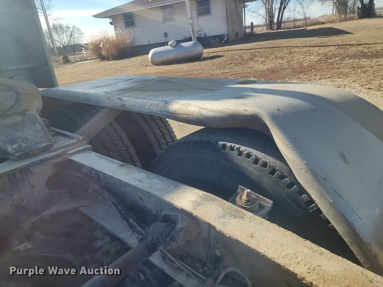 image for item MM9956 1993 Freightliner FLD  semi truck