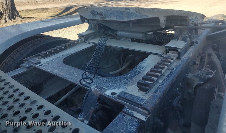 image for item MM9956 1993 Freightliner FLD  semi truck