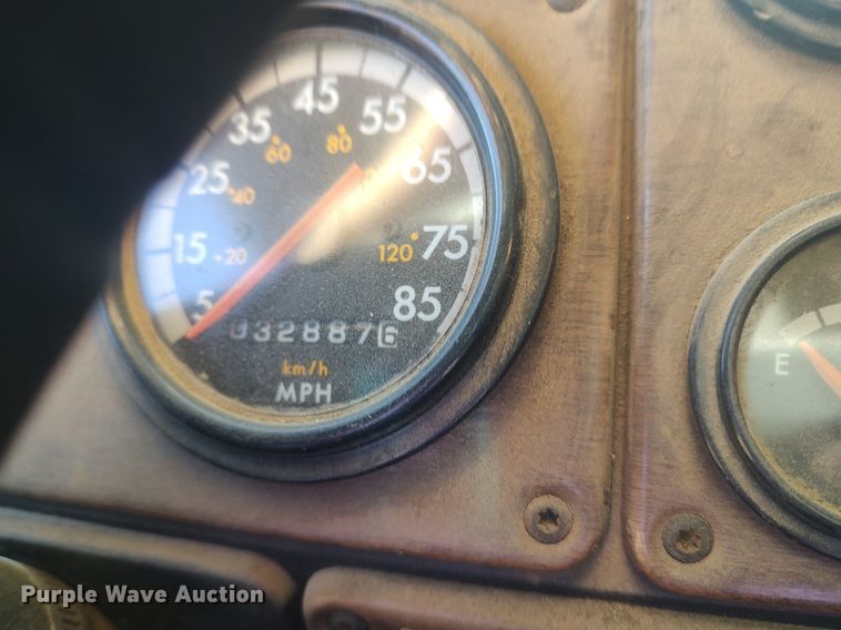 image for item MM9956 1993 Freightliner FLD  semi truck