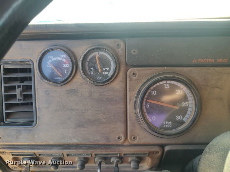 image for item MM9956 1993 Freightliner FLD  semi truck