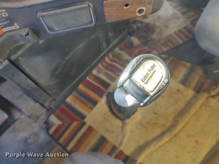 image for item MM9956 1993 Freightliner FLD  semi truck