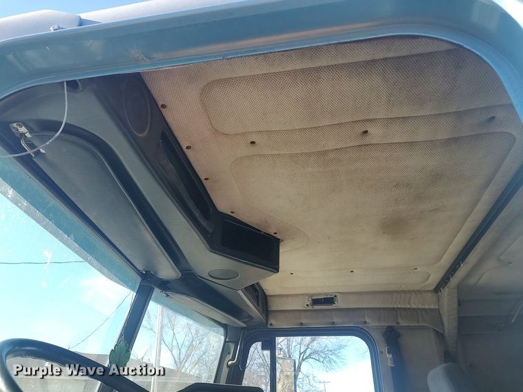 image for item MM9956 1993 Freightliner FLD  semi truck