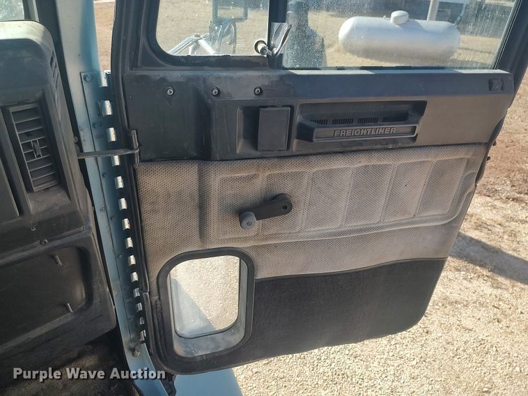 image for item MM9956 1993 Freightliner FLD  semi truck