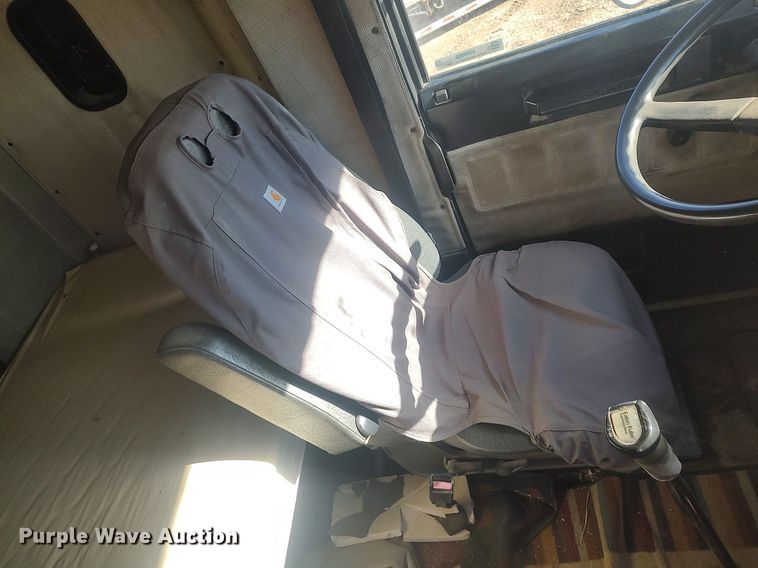 image for item MM9956 1993 Freightliner FLD  semi truck