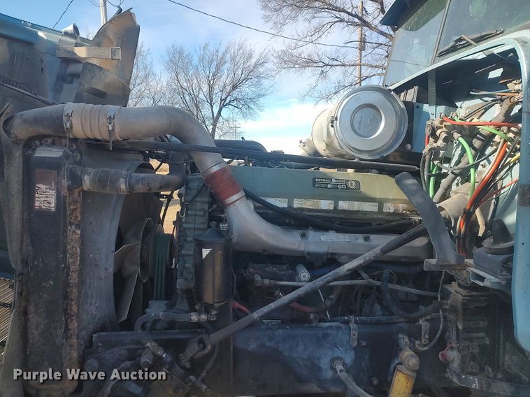 image for item MM9956 1993 Freightliner FLD  semi truck