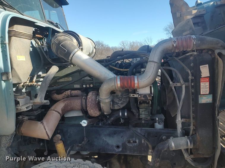 image for item MM9956 1993 Freightliner FLD  semi truck