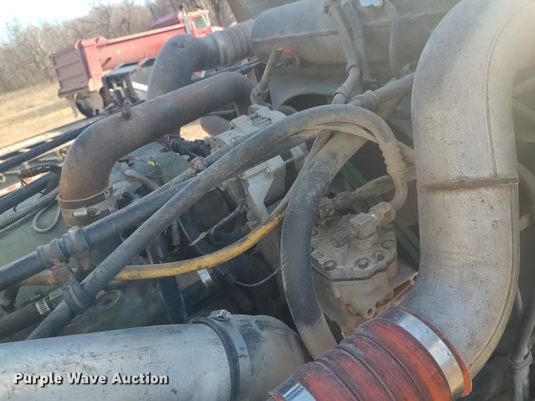 image for item MM9956 1993 Freightliner FLD  semi truck