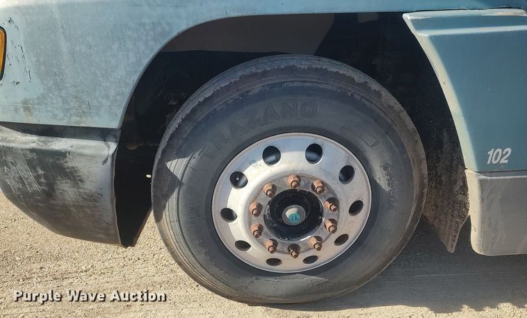 image for item MM9956 1993 Freightliner FLD  semi truck