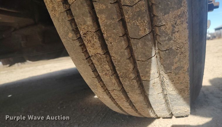 image for item MM9956 1993 Freightliner FLD  semi truck