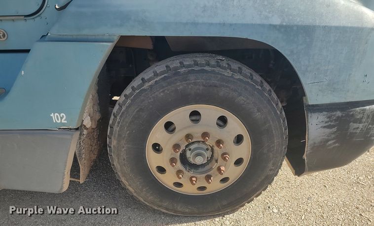 image for item MM9956 1993 Freightliner FLD  semi truck