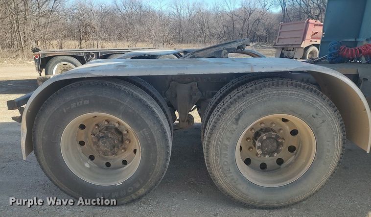 image for item MM9956 1993 Freightliner FLD  semi truck