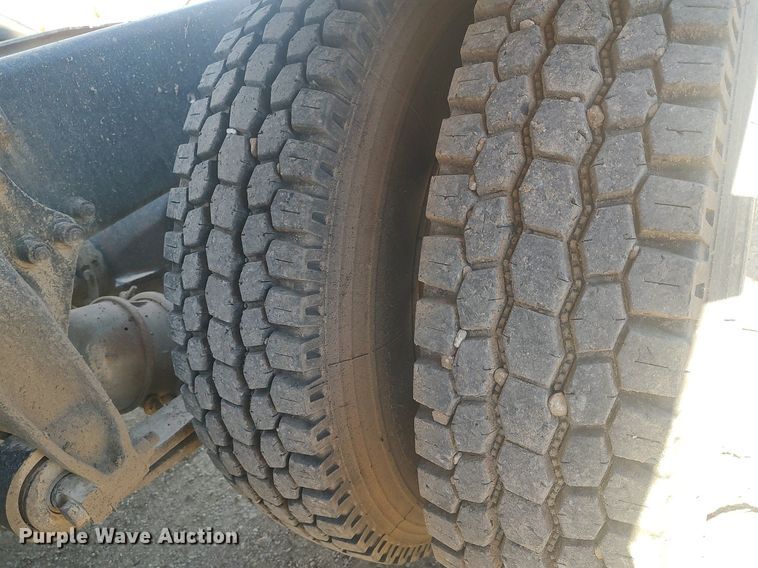 image for item MM9956 1993 Freightliner FLD  semi truck