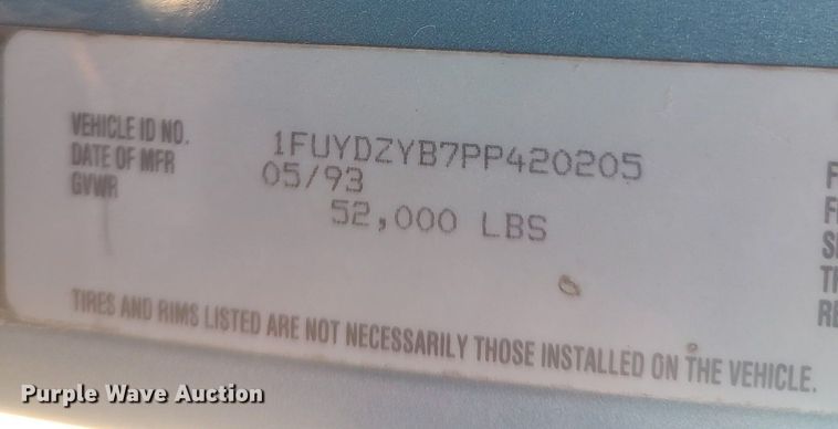 image for item MM9956 1993 Freightliner FLD  semi truck