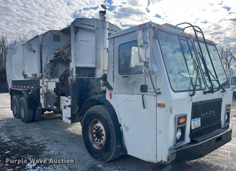 image for item MW9449 2007 Mack LE613 refuse truck