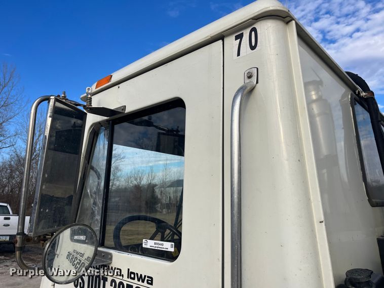 image for item MW9449 2007 Mack LE613 refuse truck