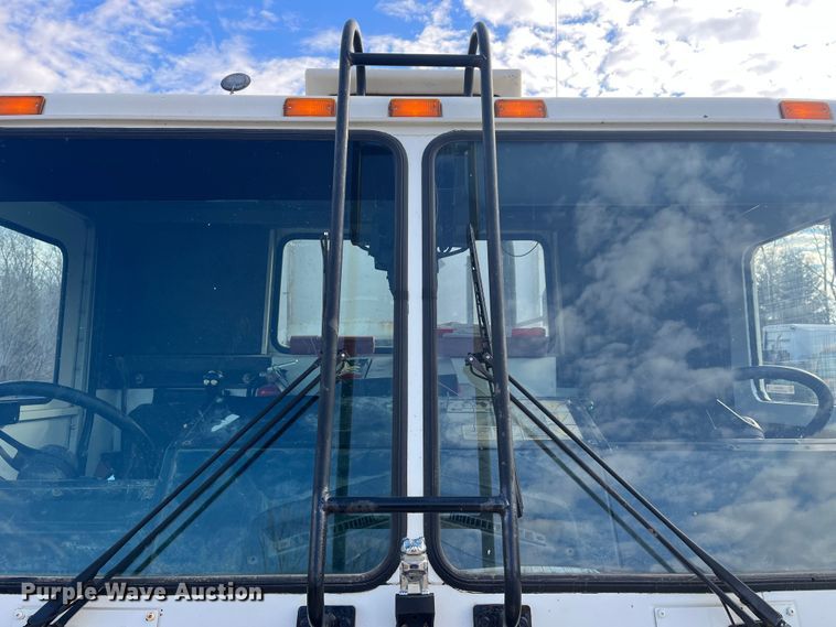 image for item MW9449 2007 Mack LE613 refuse truck