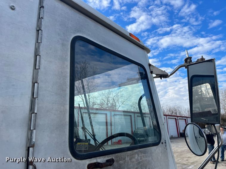 image for item MW9449 2007 Mack LE613 refuse truck