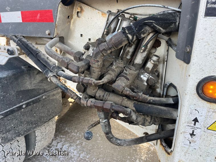 image for item MW9449 2007 Mack LE613 refuse truck