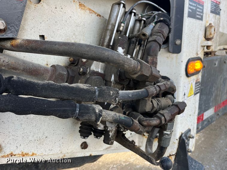 image for item MW9449 2007 Mack LE613 refuse truck