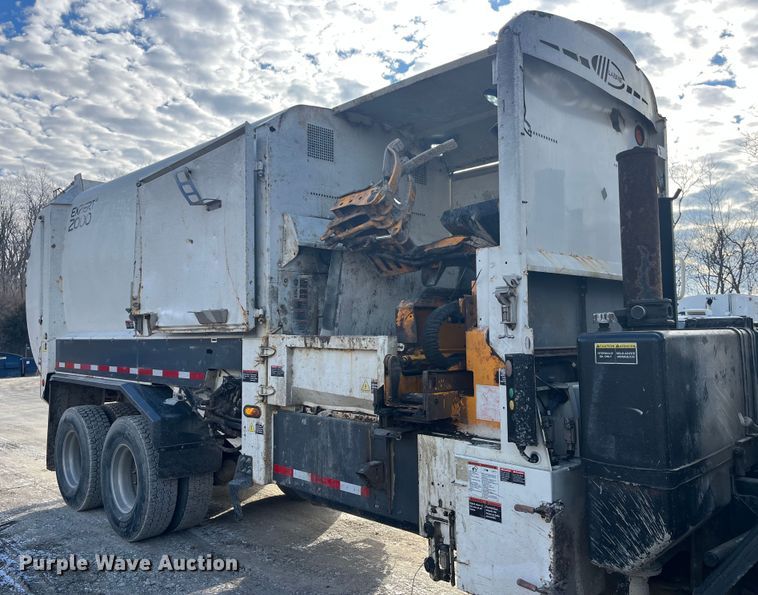 image for item MW9449 2007 Mack LE613 refuse truck